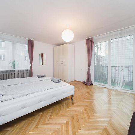 Sunshine Parkside Hideaway - 3 Bedroom - By Upstairs Краков Экстерьер фото