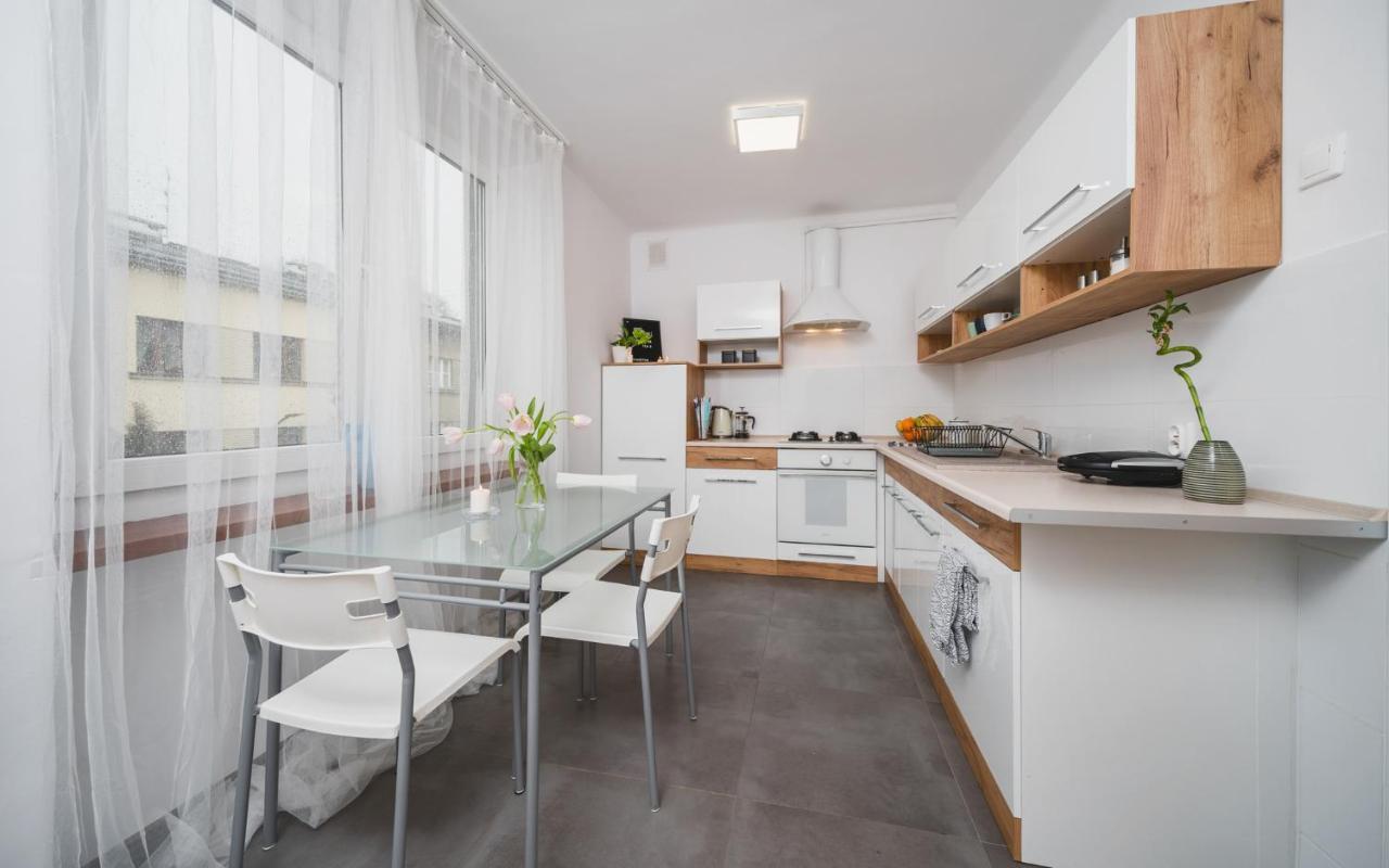 Sunshine Parkside Hideaway - 3 Bedroom - By Upstairs Краков Экстерьер фото