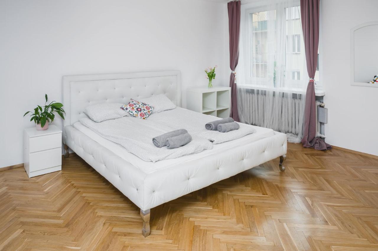 Sunshine Parkside Hideaway - 3 Bedroom - By Upstairs Краков Экстерьер фото