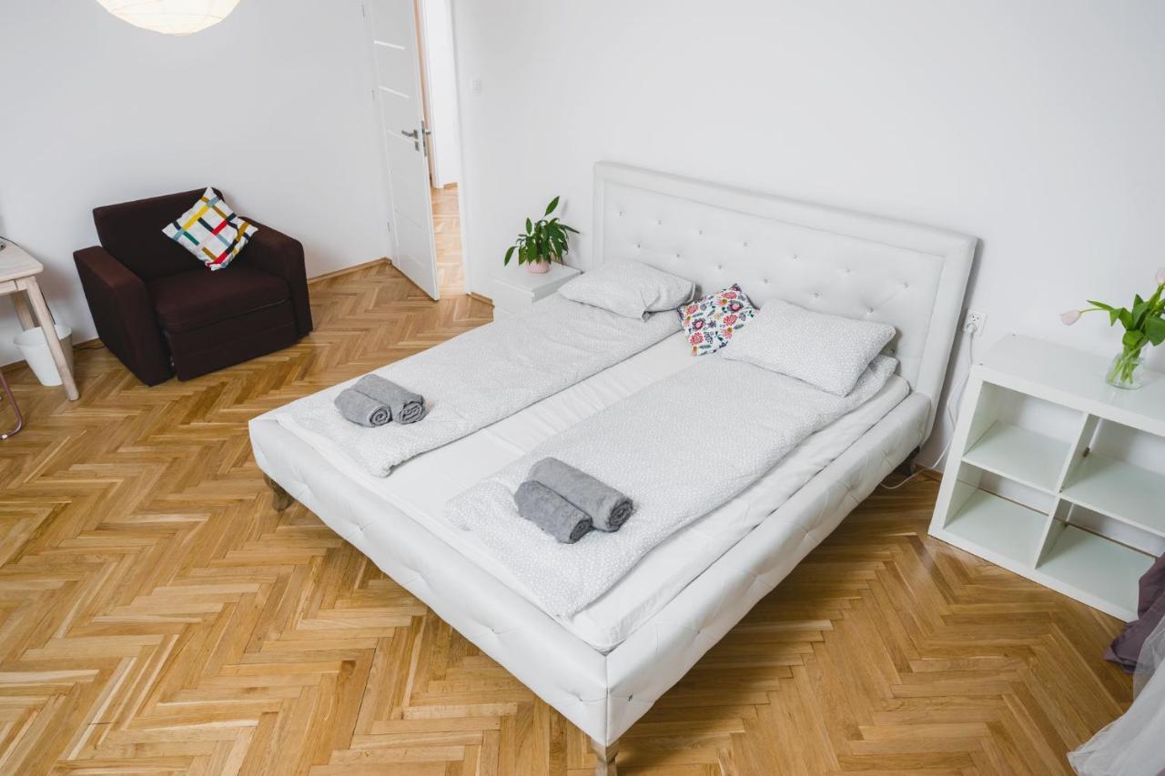 Sunshine Parkside Hideaway - 3 Bedroom - By Upstairs Краков Экстерьер фото