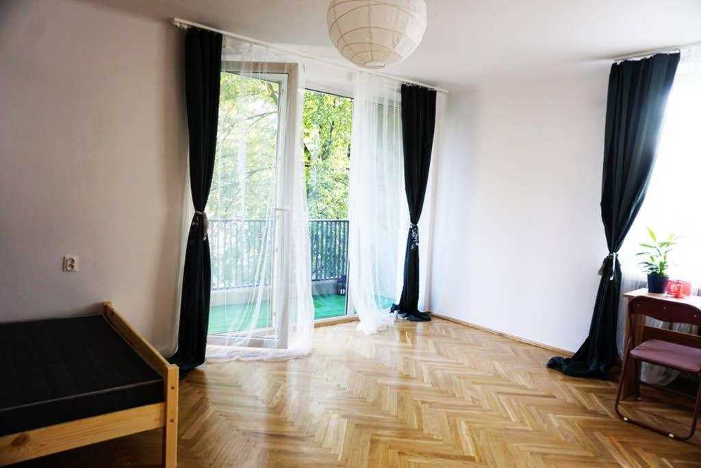 Sunshine Parkside Hideaway - 3 Bedroom - By Upstairs Краков Экстерьер фото