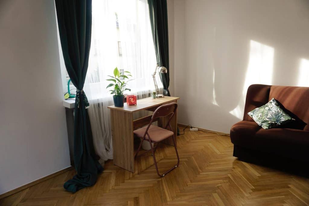 Sunshine Parkside Hideaway - 3 Bedroom - By Upstairs Краков Экстерьер фото